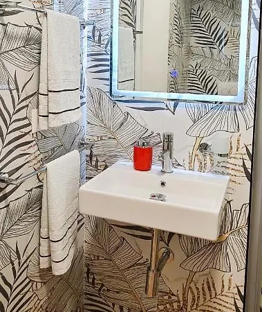 2v1 - Center 3 Apartment Tirana